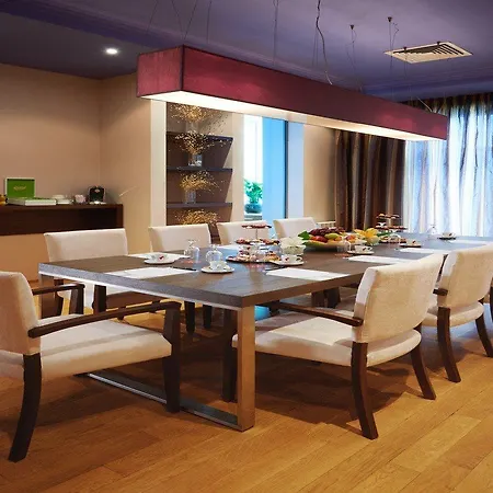 Metropolitan Hotel 4*