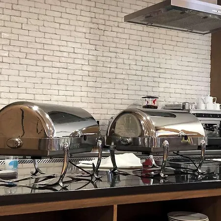 Metropolitan Hotel 4*
